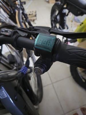 Schwinn Adult Coston DX 27.5 Step through Hybrid E-bike Black (Only 120 Miles) - Thumbnail 9