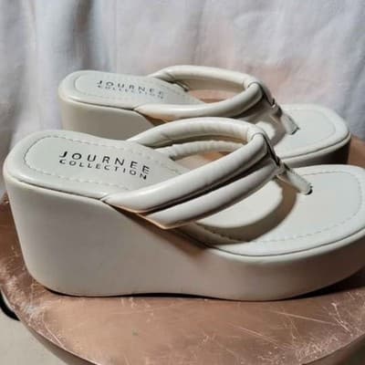 Journee Collection Women's Shareene Slip On Platform Wedge Sandals (Size 8.5) - Thumbnail 2