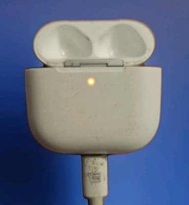 Apple AirPods 4th Generation - Replacement Charging Case - Thumbnail 3