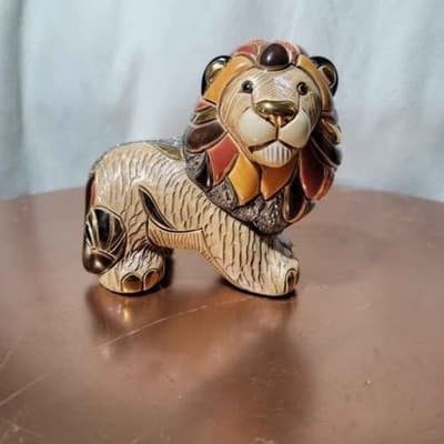 La Rosa Lion Figurine - Hand Carved and Hand Painted - Image 1