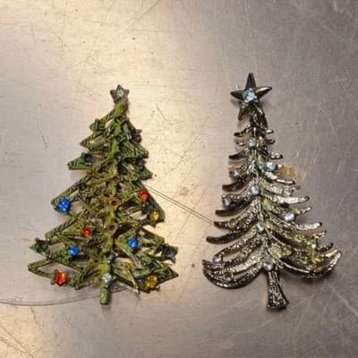 2 Christmas Tree Brooches - Image 1