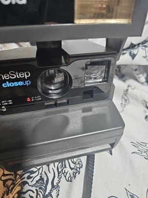 Polaroid 600 One Step Autofocus Instant Film Camera - Thumbnail 3