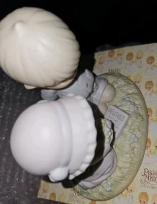 Precious Moments "Gone But Never Forgotten" 135976 Chapel Exclusive + Card - Thumbnail 6