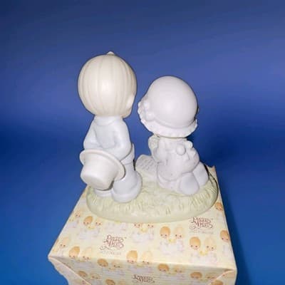 Precious Moments "Gone But Never Forgotten" 135976 Chapel Exclusive + Card - Thumbnail 5