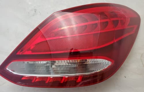 2015 - 2018 Fits Mercedes C300 Rear Right Side Taillight Light Lamp A2059061902 - Image 1