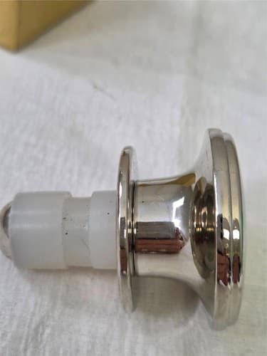 Buckingham Palace Boxed Silver-Plated Bottle Stopper - Image 1