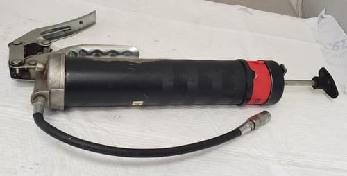 STP Mini Manual Grease Gun 4,500 PSI. Includes Flex Hose MT-155 - Thumbnail 6