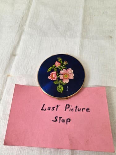 Vintage Stratton Gold Compact Powder Case with Mirror & Puff - Thumbnail 9