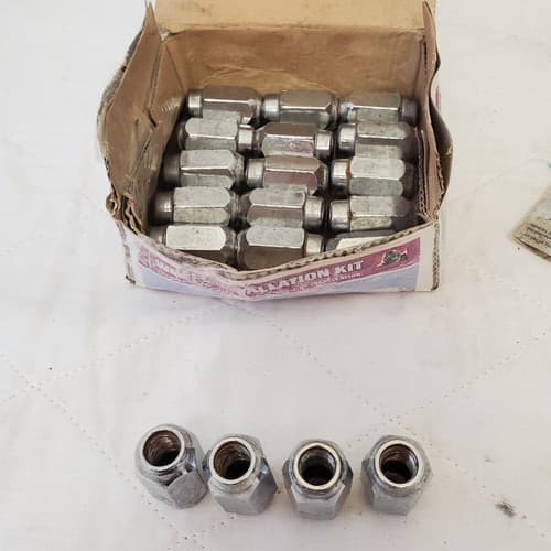 Lot of Gorilla 1/2" X 20 Chrome Lug Nuts W/ Key - Thumbnail 6