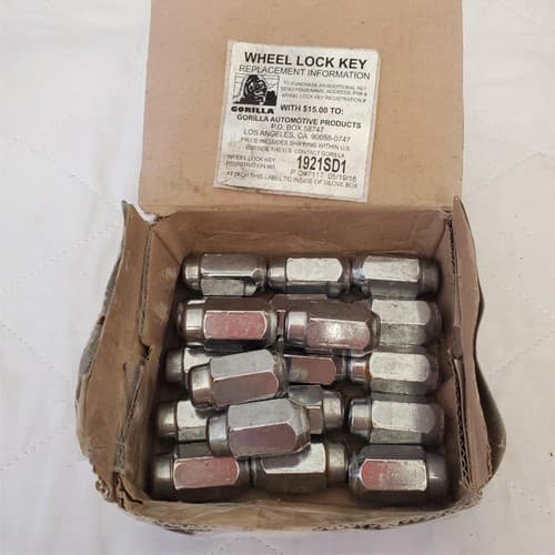 Lot of Gorilla 1/2" X 20 Chrome Lug Nuts W/ Key - Thumbnail 3