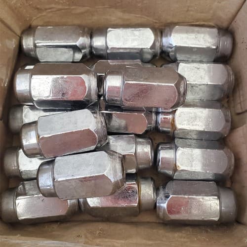 Lot of Gorilla 1/2" X 20 Chrome Lug Nuts W/ Key - Thumbnail 4