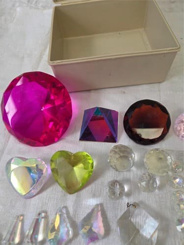 Lot of Assorted Faceted Crystal Gems AB Acrylic Grass Decor Craft Pieces Prism - Thumbnail 4