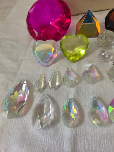 Lot of Assorted Faceted Crystal Gems AB Acrylic Grass Decor Craft Pieces Prism - Thumbnail 8