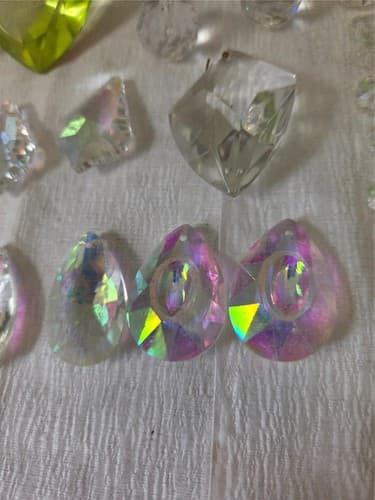 Lot of Assorted Faceted Crystal Gems AB Acrylic Grass Decor Craft Pieces Prism - Thumbnail 9