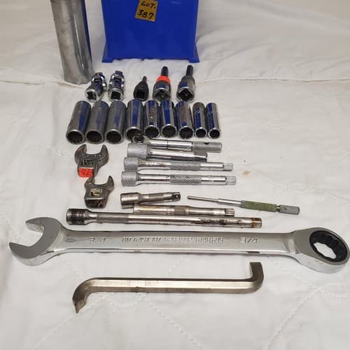 Lot of Ratcheting Wrench with Assorted Sockets Extensions Adapters LOT-387 - Thumbnail 11
