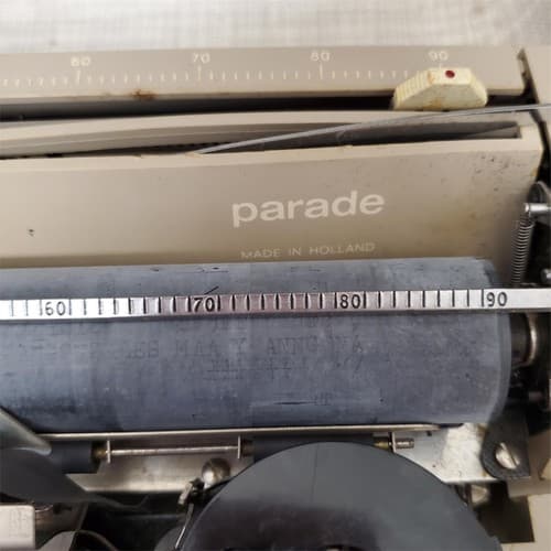 Royal Parade Manual Typewriter w/ Case - Made In Holland - Thumbnail 6