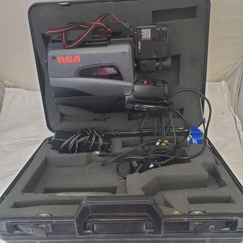 Vintage RCA Pro Wonder CLR200 VHS Camcorder with Hard Case & Accessories - Thumbnail 3