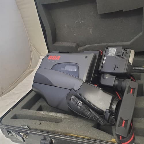 Vintage RCA Pro Wonder CLR200 VHS Camcorder with Hard Case & Accessories - Thumbnail 9