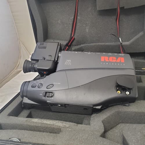 Vintage RCA Pro Wonder CLR200 VHS Camcorder with Hard Case & Accessories - Thumbnail 7