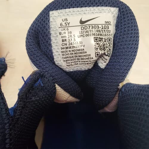 Nike Team Hustle DD7303-103 D 10 FlyEase Basketball Sneaker Shoes US Size 6.5 - Thumbnail 7