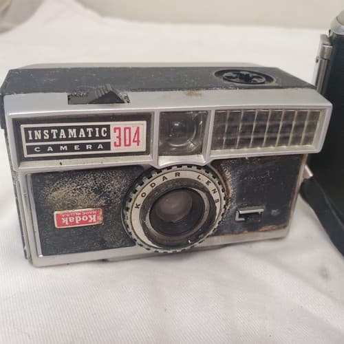 Lot of 3 Vintage Instamatic 304, Keytone 8 M.M & Kodak Tourist Camera - Thumbnail 2