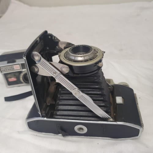 Lot of 3 Vintage Instamatic 304, Keytone 8 M.M & Kodak Tourist Camera - Thumbnail 16