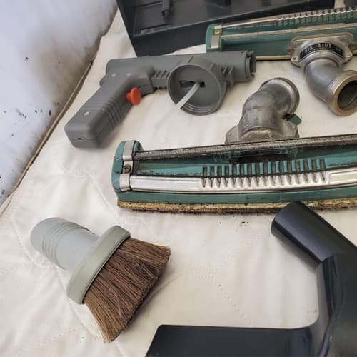 Lot of Assorted Vacuum Cleaner Replacement Brushes & Other Parts LOT 530 - Thumbnail 10