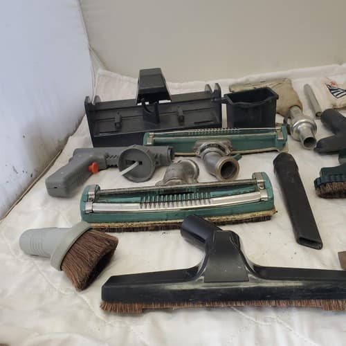 Lot of Assorted Vacuum Cleaner Replacement Brushes & Other Parts LOT 530 - Thumbnail 11