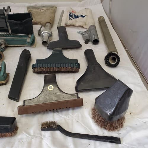 Lot of Assorted Vacuum Cleaner Replacement Brushes & Other Parts LOT 530 - Thumbnail 7