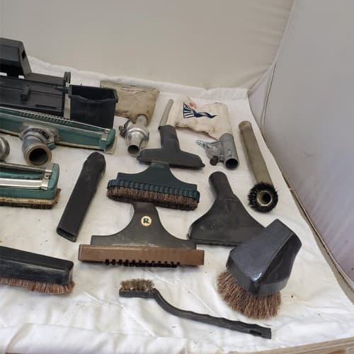 Lot of Assorted Vacuum Cleaner Replacement Brushes & Other Parts LOT 530 - Thumbnail 12