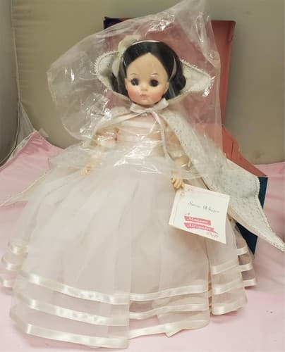 Madame Alexander #1555 Snow White Doll with Box & Stand - Image 1