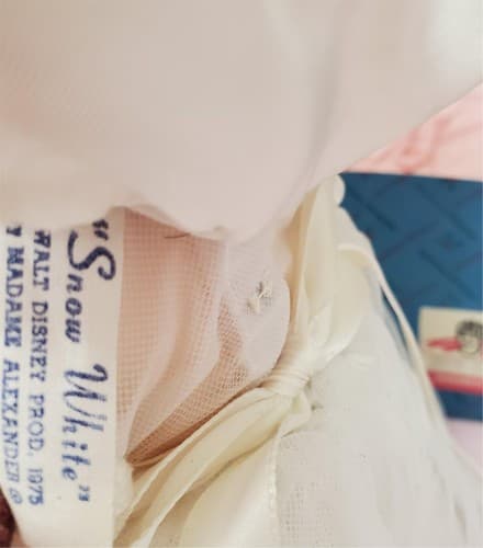 Madame Alexander #1555 Snow White Doll with Box & Stand - Thumbnail 7