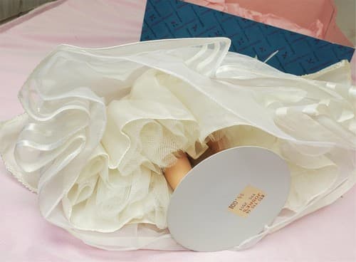 Madame Alexander #1555 Snow White Doll with Box & Stand - Thumbnail 10