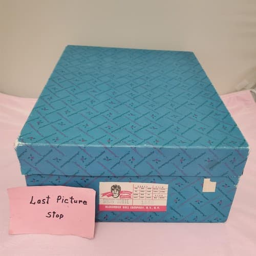 Madame Alexander #1555 Snow White Doll with Box & Stand - Thumbnail 11