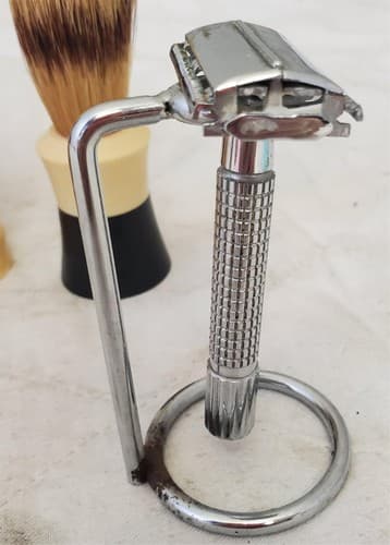 Lot of 6 Assorted Vintage Shaving Brushes & Razor - Thumbnail 3