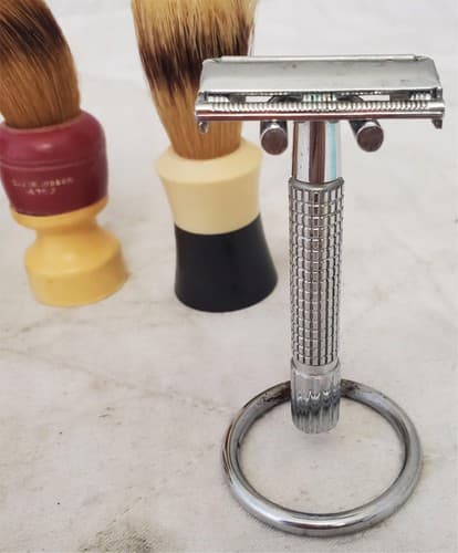 Lot of 6 Assorted Vintage Shaving Brushes & Razor - Thumbnail 2