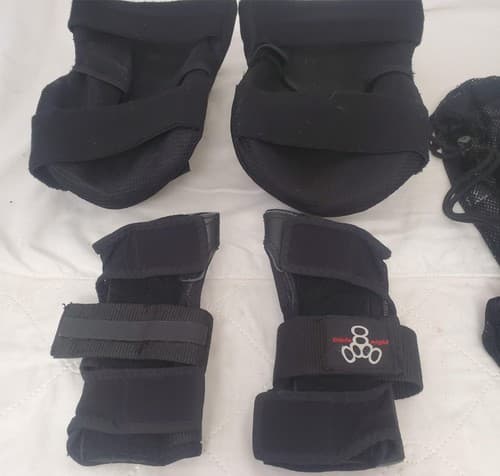 Triple Eight Black Multi-Sport Protective Knee Elbow Pads - Thumbnail 9