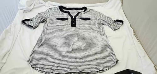 Croft & Barrow Women's Top Black White V Neck Short Sleeve Front Pockets Tee - Image 1