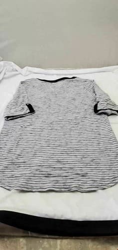 Croft & Barrow Women's Top Black White V Neck Short Sleeve Front Pockets Tee - Thumbnail 5