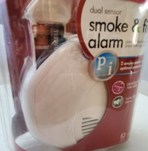 First Alert Dual-Sensor Smoke and Fire Alarm Battery Powered Frustrat - Thumbnail 7