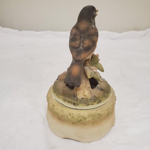 Lefton #KW7229 Porcelain Sparrow figurine Music Box - Thumbnail 4