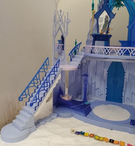 Disney Frozen Elsa's Ice Magic Palace Playset - Thumbnail 13
