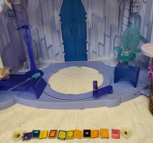 Disney Frozen Elsa's Ice Magic Palace Playset - Thumbnail 19