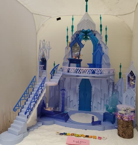Disney Frozen Elsa's Ice Magic Palace Playset - Thumbnail 20