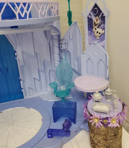 Disney Frozen Elsa's Ice Magic Palace Playset - Thumbnail 18