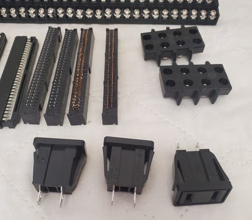 Lot of Computer Electronics Pin Connectors - Thumbnail 5