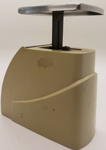 Vintage Pelouze Petite Postal scale Model P-2 Rates Eff. Feb 1991 - Thumbnail 3