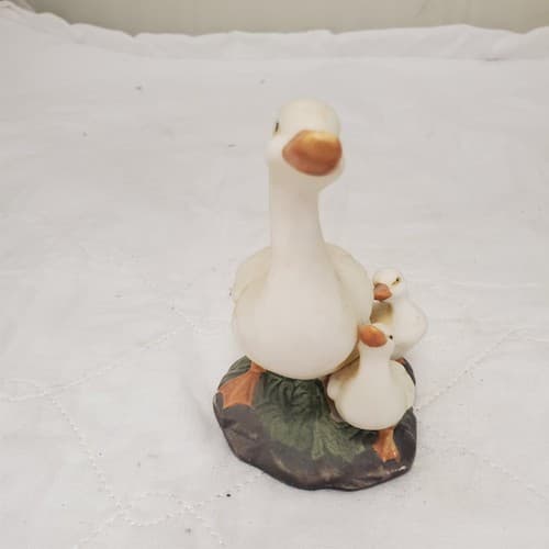 K's Collection Duck and Ducklings Ceramic Porcelain Figurine - Thumbnail 2