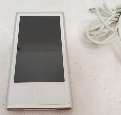 Apple A1446 7th Generation Silver Ipod with Wired Earpods - Thumbnail 2