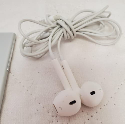 Apple A1446 7th Generation Silver Ipod with Wired Earpods - Thumbnail 4